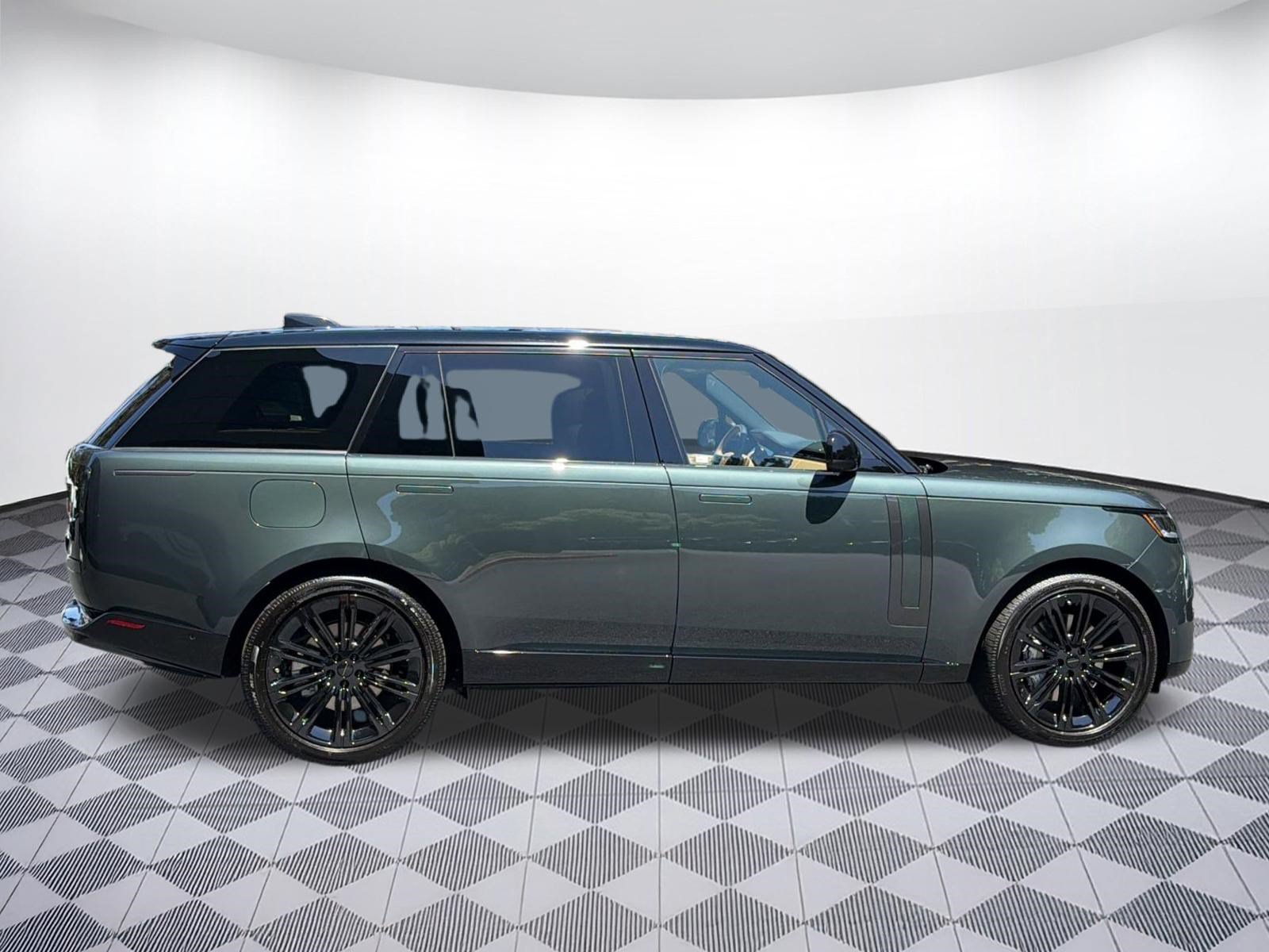 New 2026 Land Rover Range Rover Long Wheelbase SE AWD/4WD image 8
