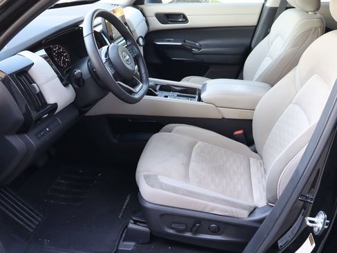 Used 2023 Nissan Pathfinder SV FWD image 16