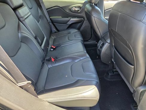 Used 2019 Jeep Cherokee Limited AWD/4WD image 14