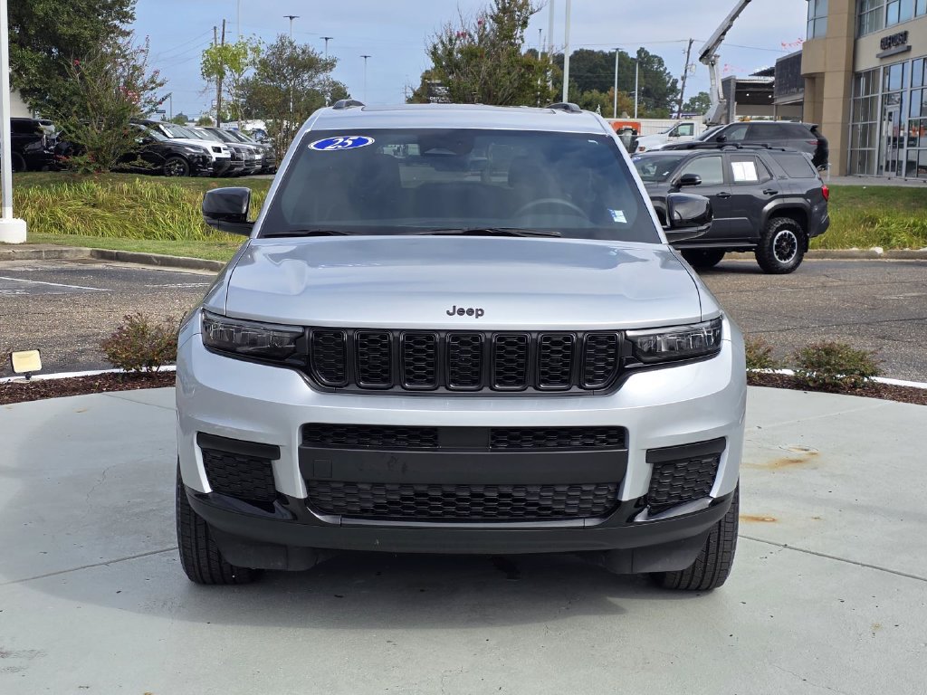 Used 2025 Jeep Grand Cherokee L Altitude RWD image 2