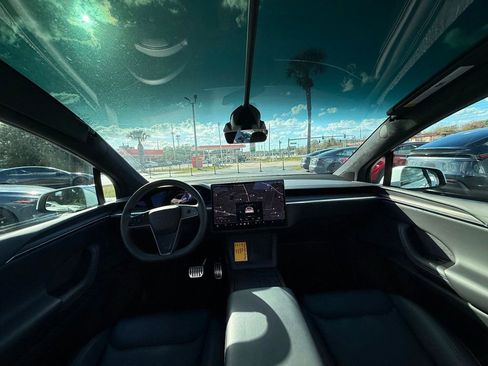 Used 2023 Tesla Model X image 10