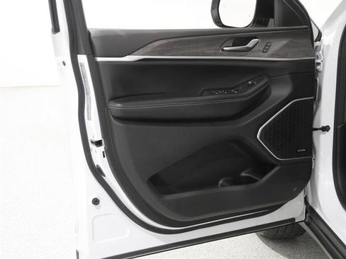 Used 2021 Jeep Grand Cherokee L Limited image 4