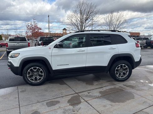 Used 2022 Jeep Cherokee Trailhawk w/ Comfort/Convenience Group AWD/4WD image 8