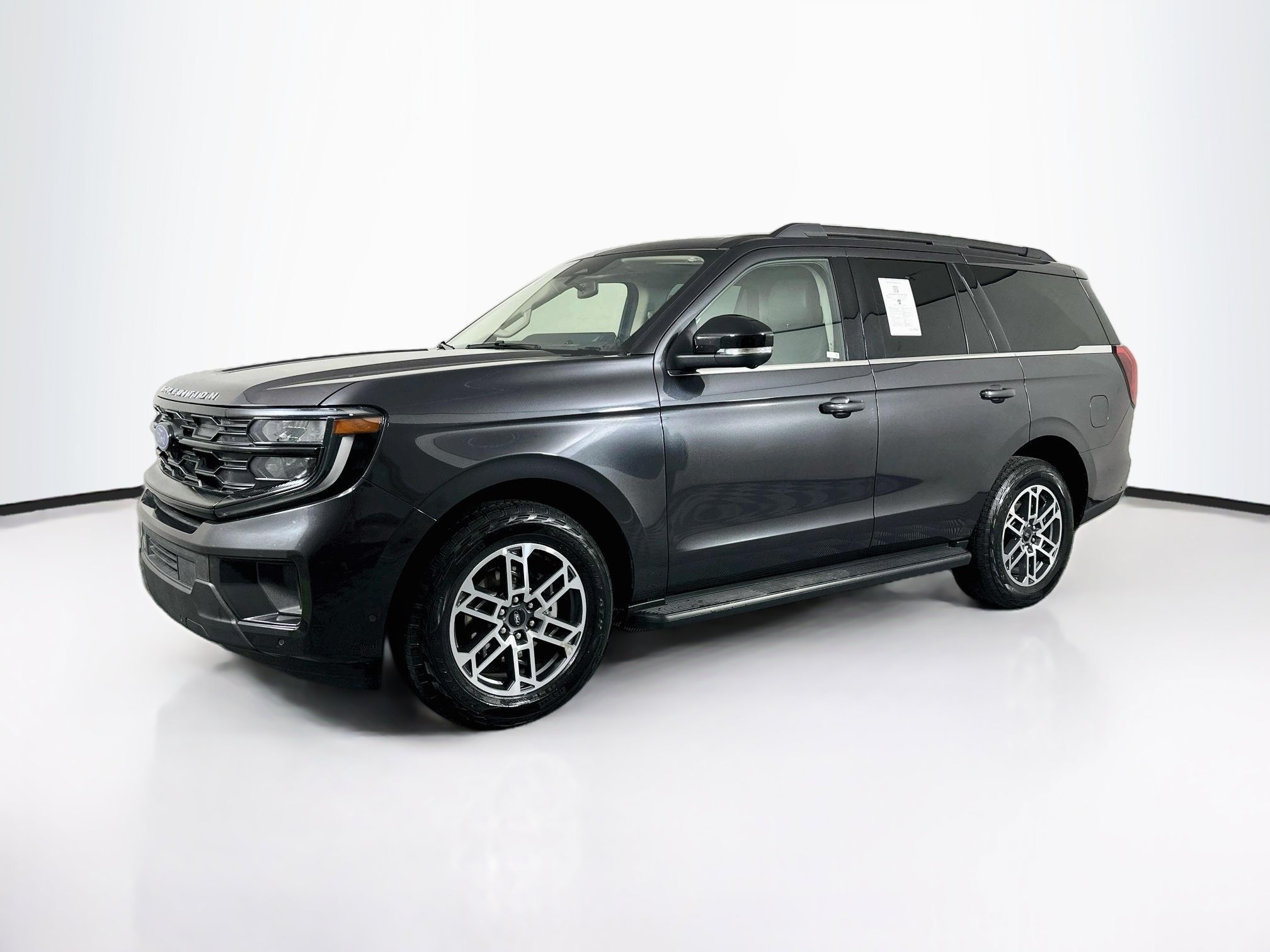 Used 2025 Ford Expedition Active AWD/4WD image 3