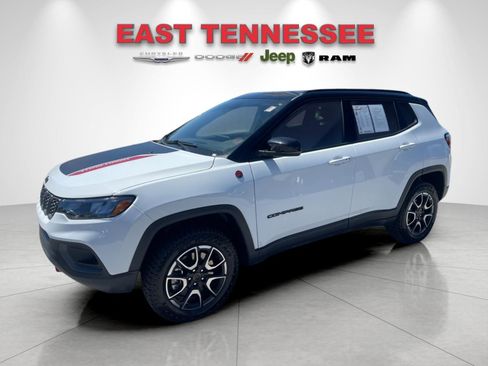 Used 2026 Jeep Compass Trailhawk AWD/4WD image 7
