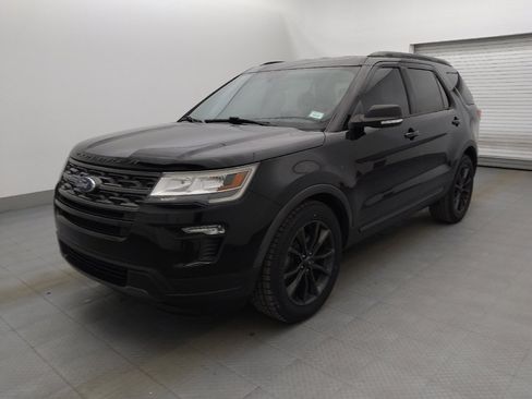 Used 2018 Ford Explorer XLT w/ Equipment Group 202A image 2