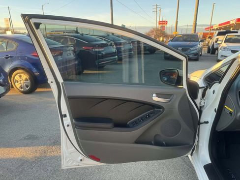 Used 2018 Kia Forte LX image 13