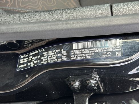 Used 2023 Jeep Renegade Latitude image 33