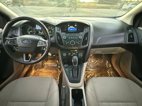 Used 2017 Ford Focus SE w/ Cold Weather Package FWD image 3