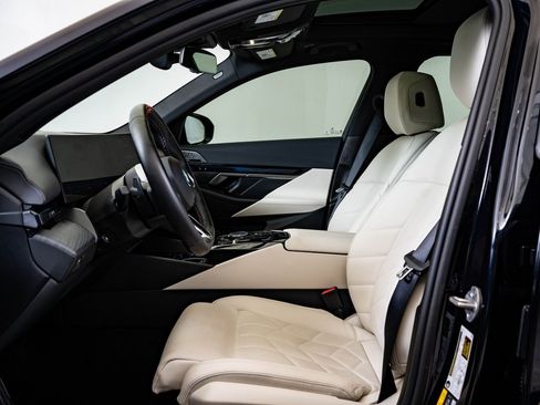 Used 2024 BMW i5 M60 w/ Premium Package image 24