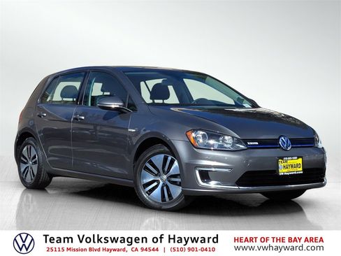 Used 2016 Volkswagen e-Golf SE w/ DC Fast Charging Package image 1