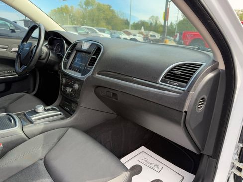 Used 2020 Chrysler 300 Touring w/ Sport Appearance Package image 12
