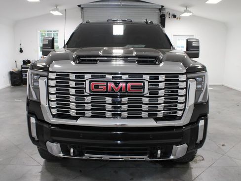 Used 2024 GMC Sierra 2500 Denali w/ Denali Reserve Package AWD/4WD image 3