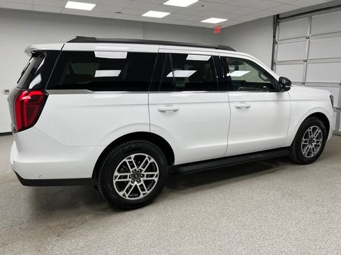 Used 2025 Ford Expedition Active AWD/4WD image 10