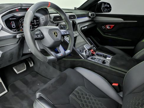 Used 2024 Lamborghini Urus Performante AWD/4WD image 22