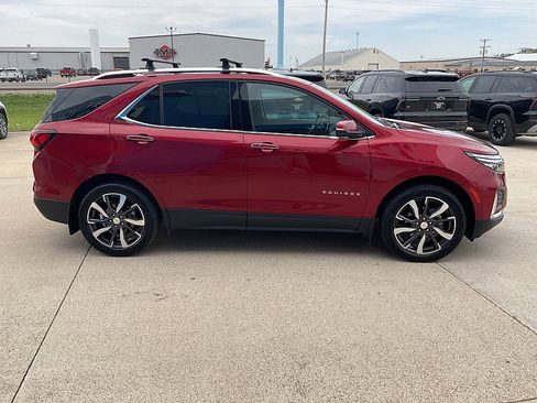 Used 2022 Chevrolet Equinox Premier AWD/4WD image 5