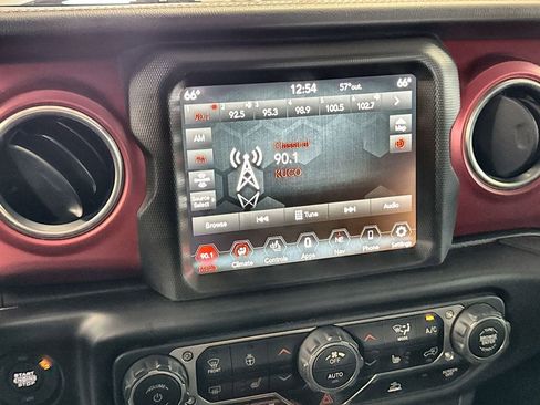 Used 2022 Jeep Gladiator Rubicon w/ Cold Weather Group image 19