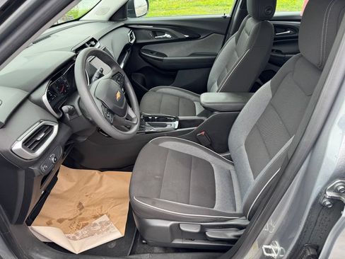 Used 2023 Chevrolet TrailBlazer LS FWD image 11