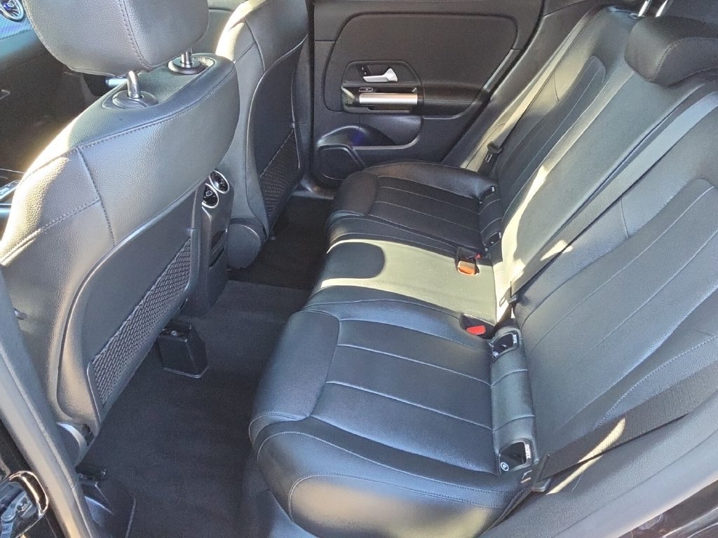 Used 2025 Mercedes-Benz GLA 250 image 12