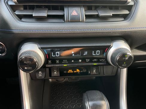 Used 2024 Toyota RAV4 SE image 18