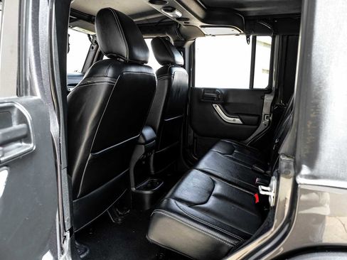 Used 2018 Jeep Wrangler Unlimited Sahara image 37