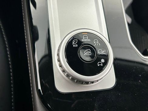 New 2026 Mitsubishi Outlander SE image 23