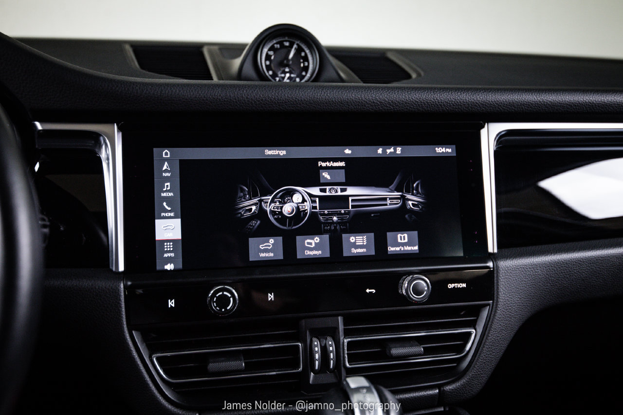 Certified 2023 Porsche Macan AWD/4WD image 18