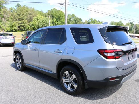 Used 2025 Honda Pilot EX-L image 3