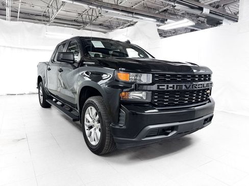 Used 2020 Chevrolet Silverado 1500 Custom w/ Custom Value Package AWD/4WD image 6