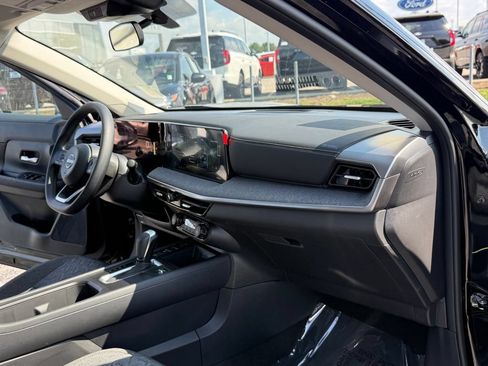 New 2026 Nissan Kicks SV w/ Cold Weather Package FWD image 18