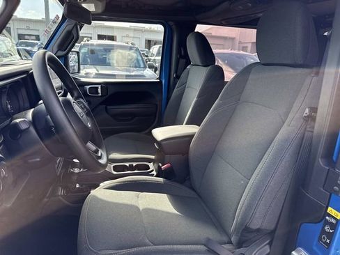 Used 2025 Jeep Wrangler Sport image 18