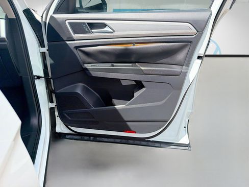 Used 2018 Volkswagen Atlas SE image 33