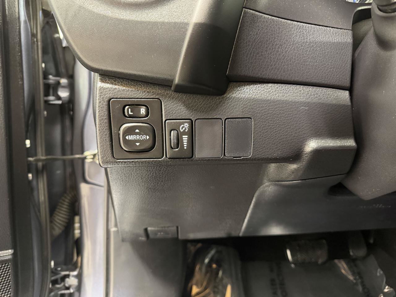 Used 2019 Toyota Corolla SE FWD image 19