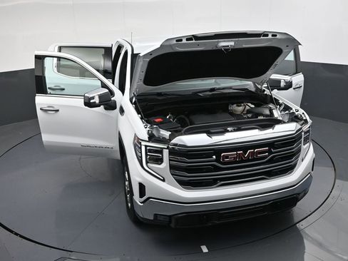 Used 2024 GMC Sierra 1500 SLT image 39