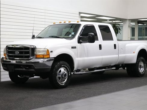 Used 2001 Ford F350 Lariat image 1