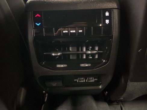 Used 2023 Jeep Grand Cherokee L Laredo image 36