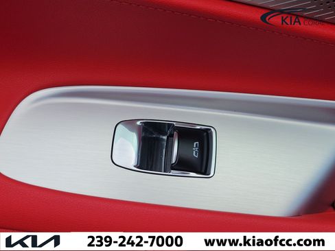 Used 2022 Chevrolet Corvette Stingray Preferred Cpe w/ Z51 Performance Package RWD image 28