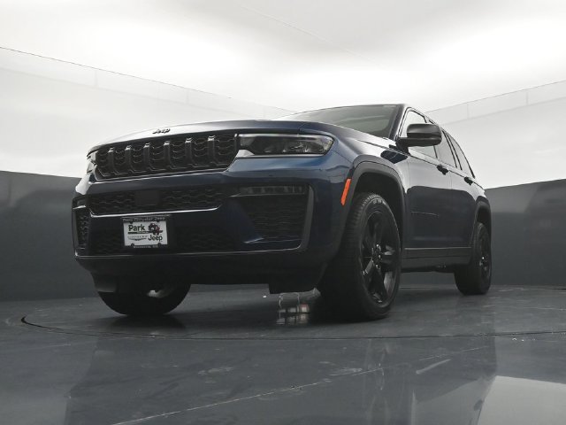 New 2026 Jeep Grand Cherokee Limited w/ Limited Altitude Package AWD/4WD image 23