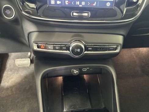 Used 2024 Volvo XC40 B5 Ultimate w/ Climate Package image 23