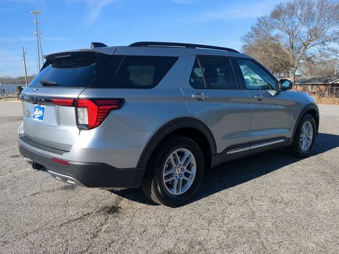 Certified 2025 Ford Explorer Active w/ Active Comfort Package image 3