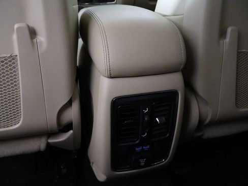 Used 2021 Jeep Grand Cherokee Limited w/ Sun & Sound Group AWD/4WD image 32