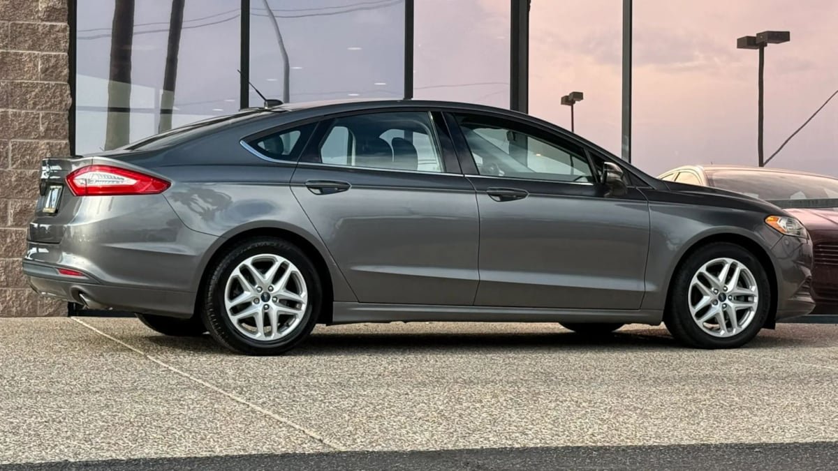 Used 2014 Ford Fusion SE FWD image 13