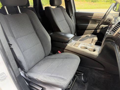 Used 2011 Jeep Grand Cherokee Laredo w/ Security & Convenience Group AWD/4WD image 26