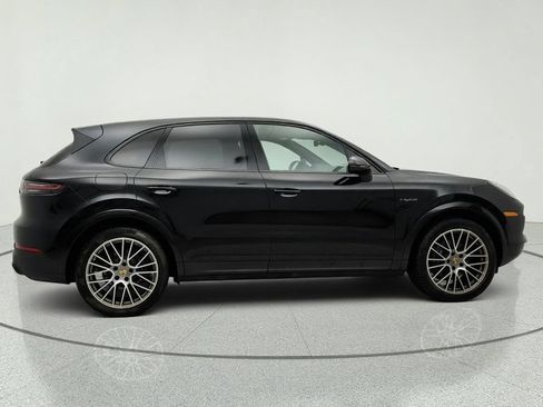 Used 2022 Porsche Cayenne Platinum Edition w/ Premium Package Plus AWD/4WD image 4