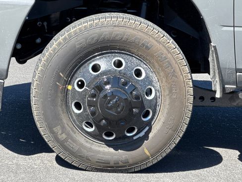 New 2026 RAM 3500 Laramie AWD/4WD image 24