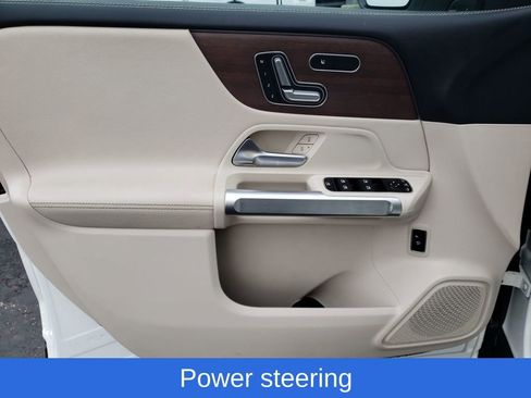 Used 2022 Mercedes-Benz GLB 250 4MATIC image 17