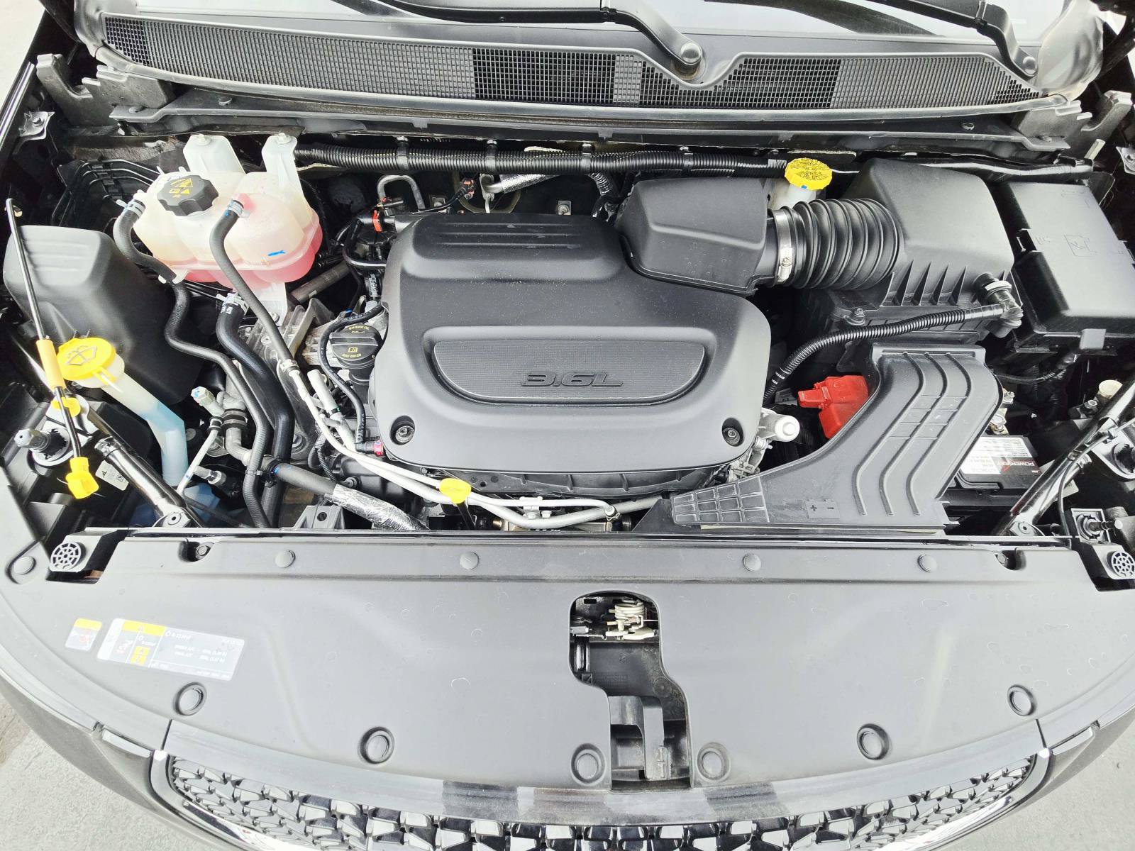 Used 2024 Chrysler Pacifica Touring-L FWD image 19