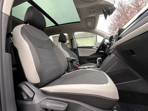 New 2025 Volkswagen Taos SE image 12