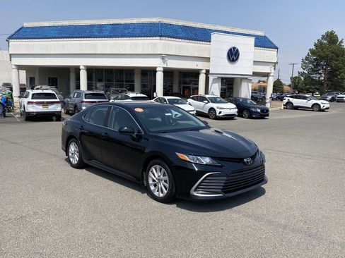 Used 2023 Toyota Camry LE FWD image 5