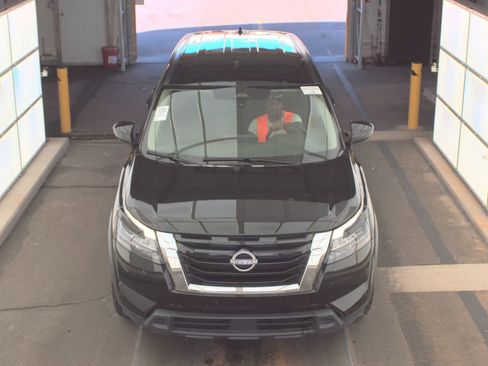 Used 2023 Nissan Pathfinder S image 2